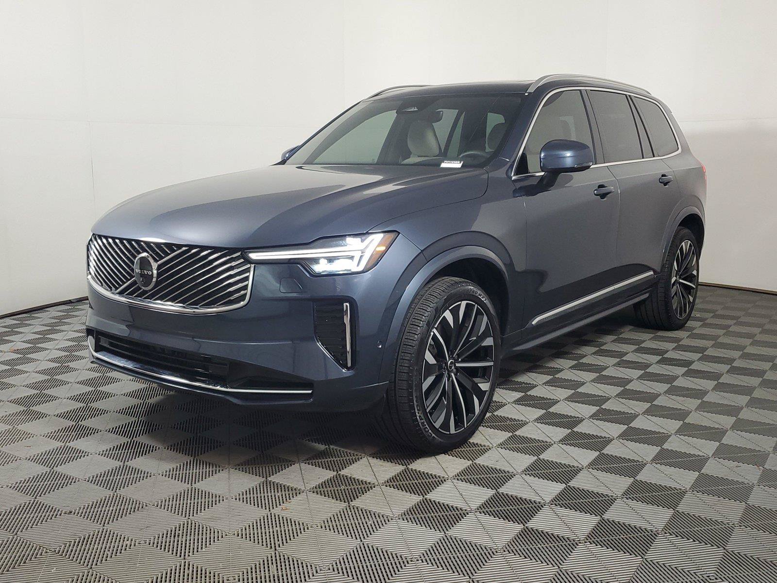 Certified 2026 Volvo XC90 B6 Plus w/ Protection Package Premier AWD/4WD image 3