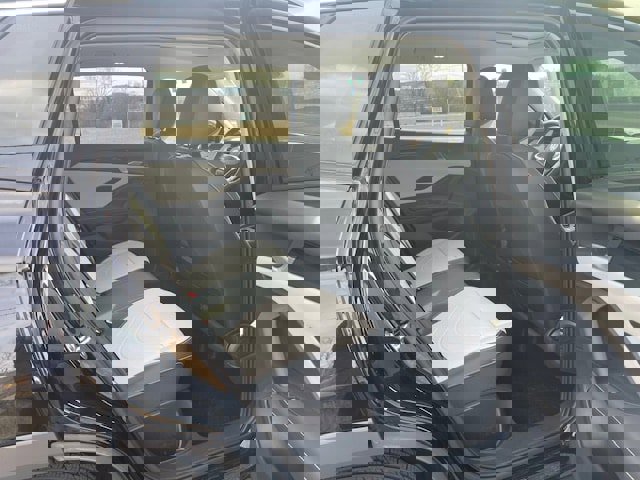 New 2025 Volkswagen Tiguan SE image 11