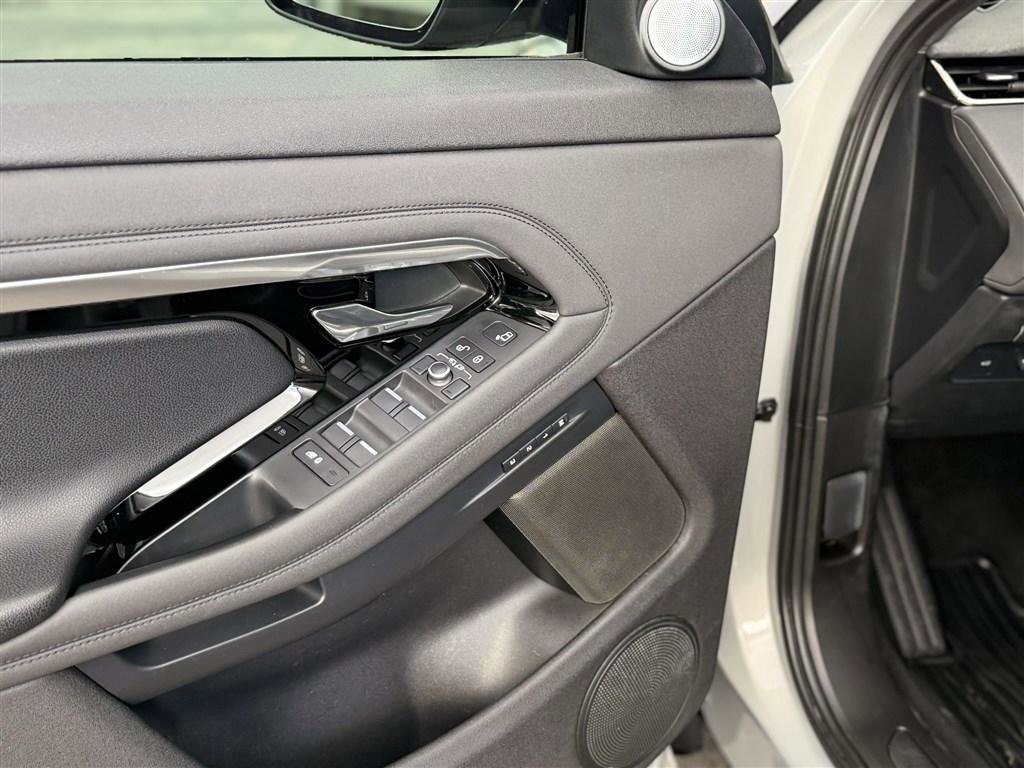 Used 2020 Land Rover Range Rover Evoque R-Dynamic SE image 15