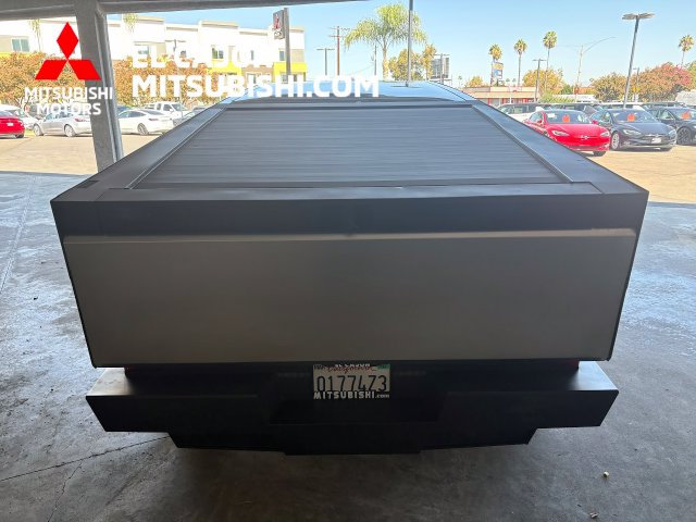 Used 2024 Tesla Cybertruck AWD Crew Cab image 4