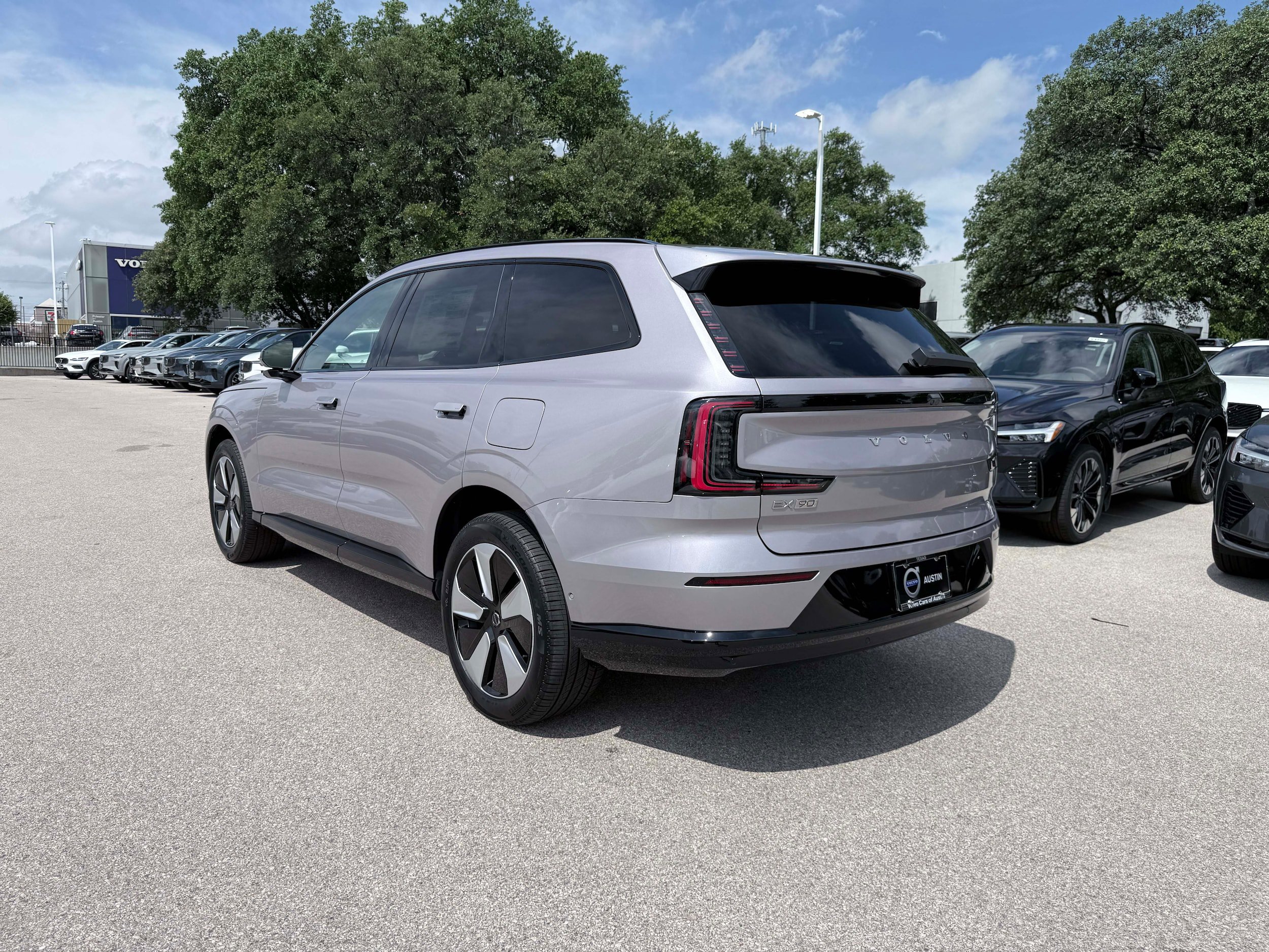 New 2026 Volvo EX90 Plus RWD image 4