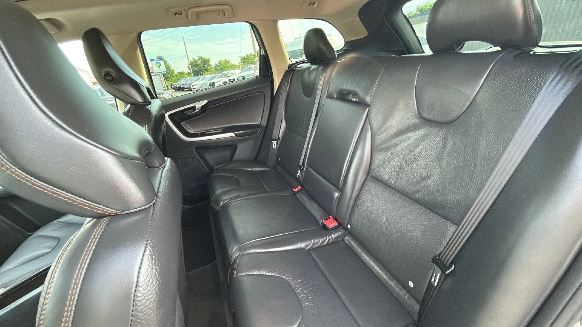 Used 2010 Volvo XC60 T6 AWD/4WD image 29