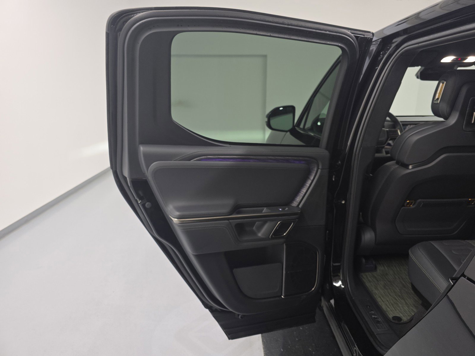 Used 2022 Rivian R1T Adventure image 17