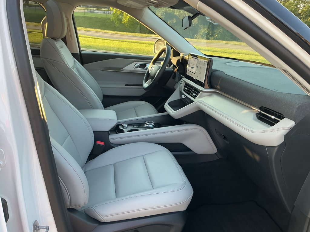 New 2026 Ford Explorer Active w/ Active Comfort Package AWD/4WD image 22