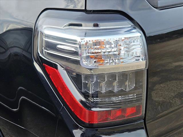 Used 2018 Toyota 4Runner SR5 Premium image 9