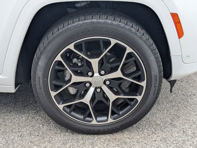 Used 2025 Jeep Grand Cherokee Summit image 14