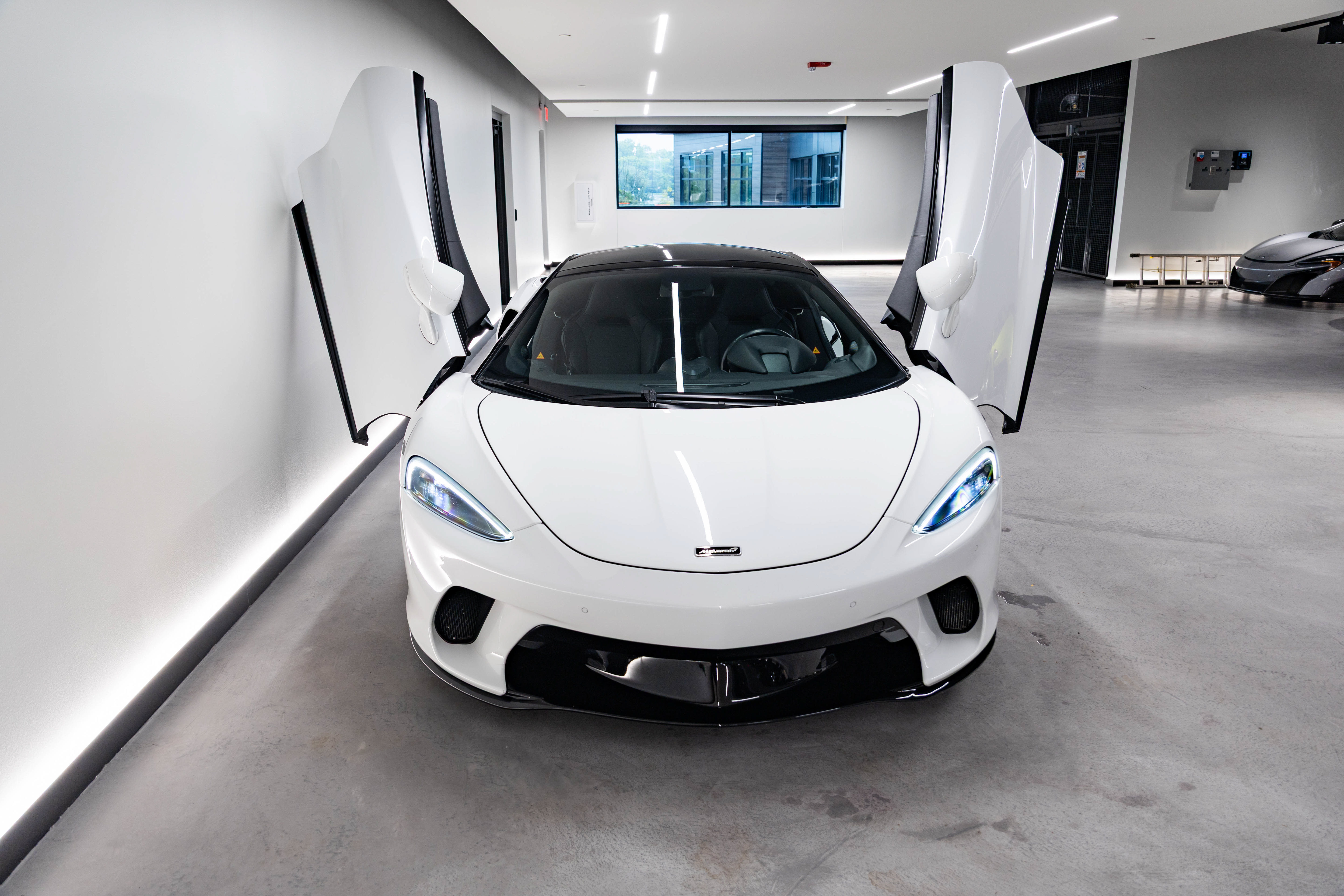 Used 2020 McLaren GT RWD image 11