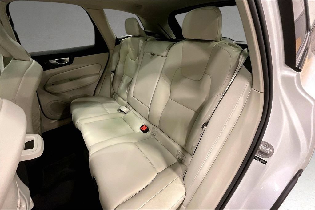 Certified 2024 Volvo XC60 B5 Plus AWD/4WD image 22