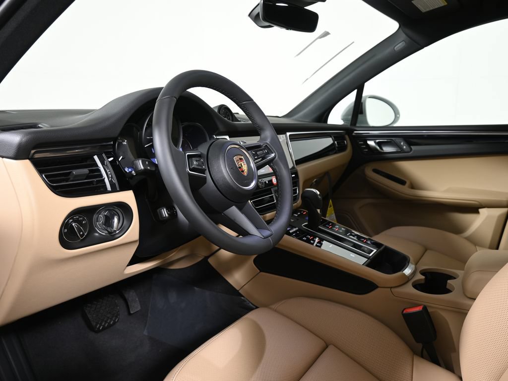 Used 2026 Porsche Macan AWD/4WD image 4
