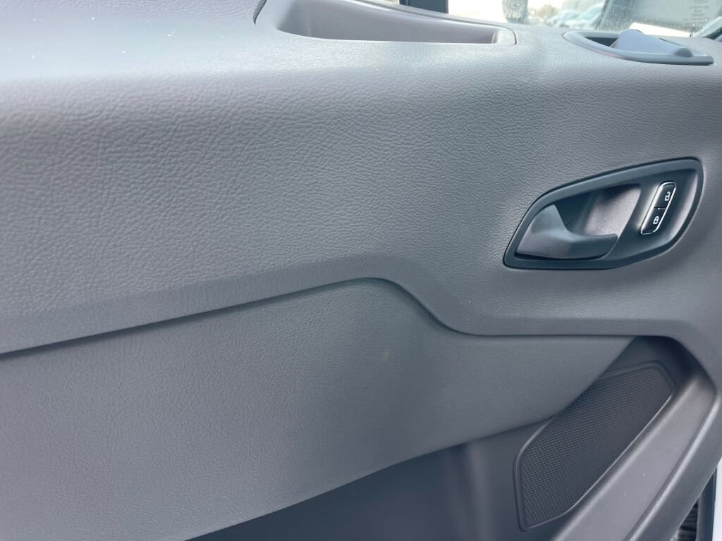 New 2025 Ford Transit 250 148 Medium Roof image 7