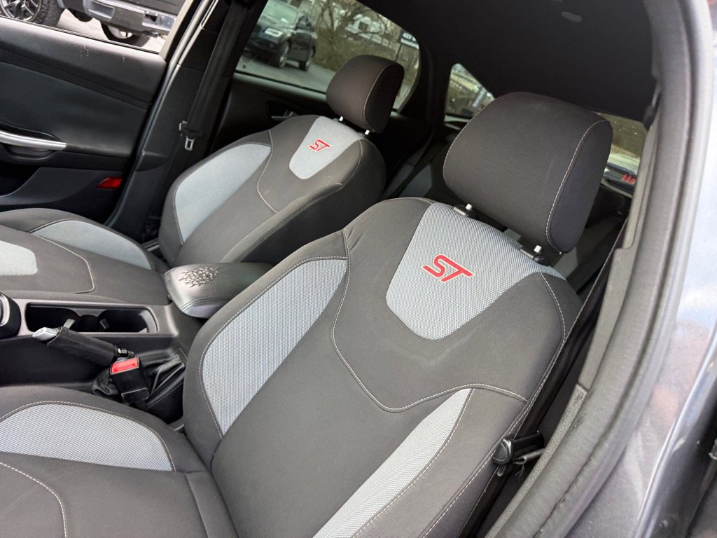 Used 2017 Ford Focus ST image 43