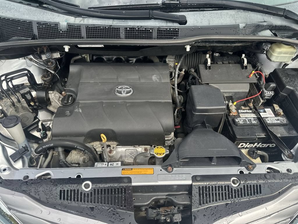 Used 2015 Toyota Sienna XLE Premium AWD/4WD image 33