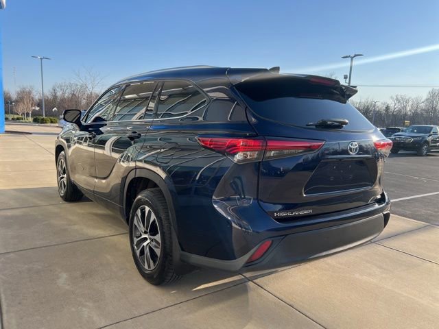 Used 2021 Toyota Highlander XLE AWD/4WD image 10