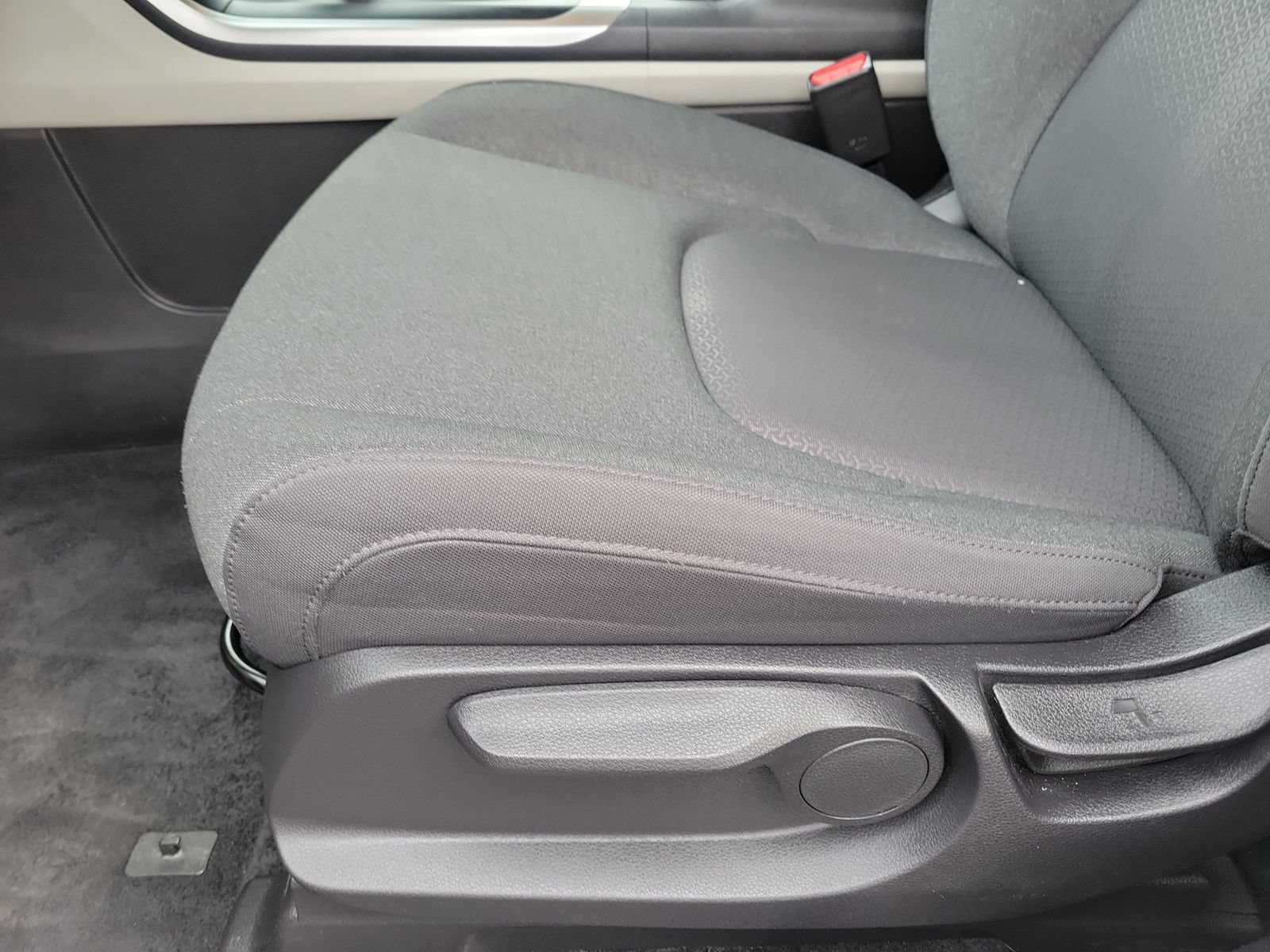Used 2024 Kia Carnival LX FWD image 22