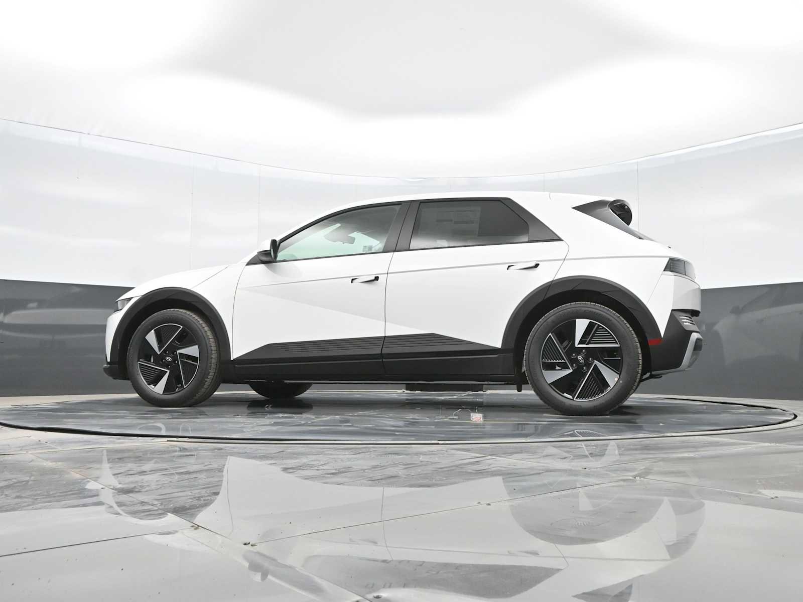 New 2025 Hyundai Ioniq 5 SE image 35