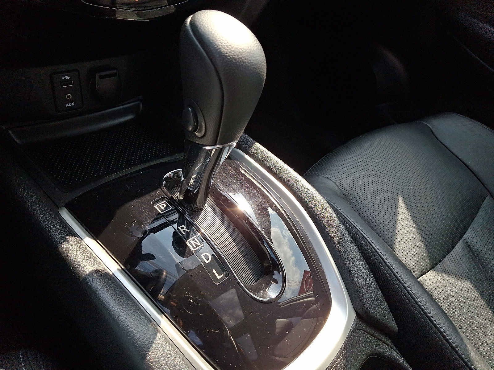 Used 2015 Nissan Rogue SL w/ SL Premium Package FWD image 16