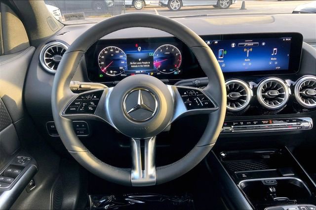 Used 2025 Mercedes-Benz GLA 250 4MATIC image 4