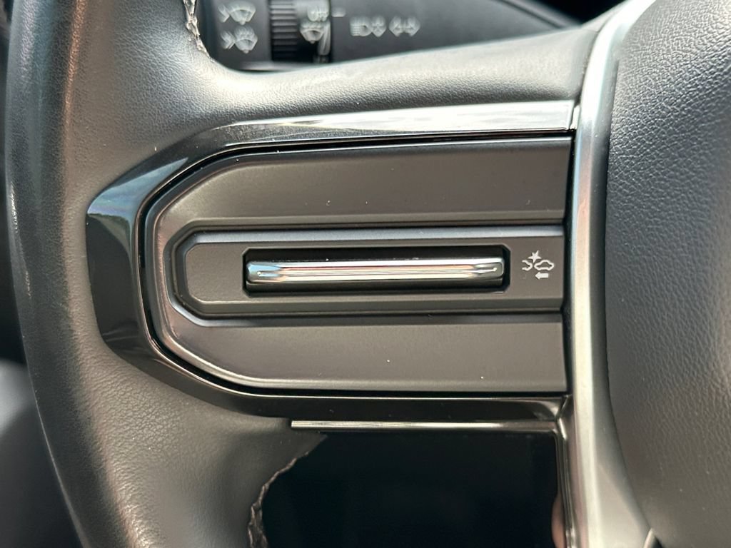 Used 2023 Chevrolet Colorado LT AWD/4WD image 12