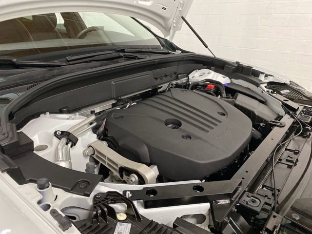 Used 2025 Volvo XC60 B5 Core image 99