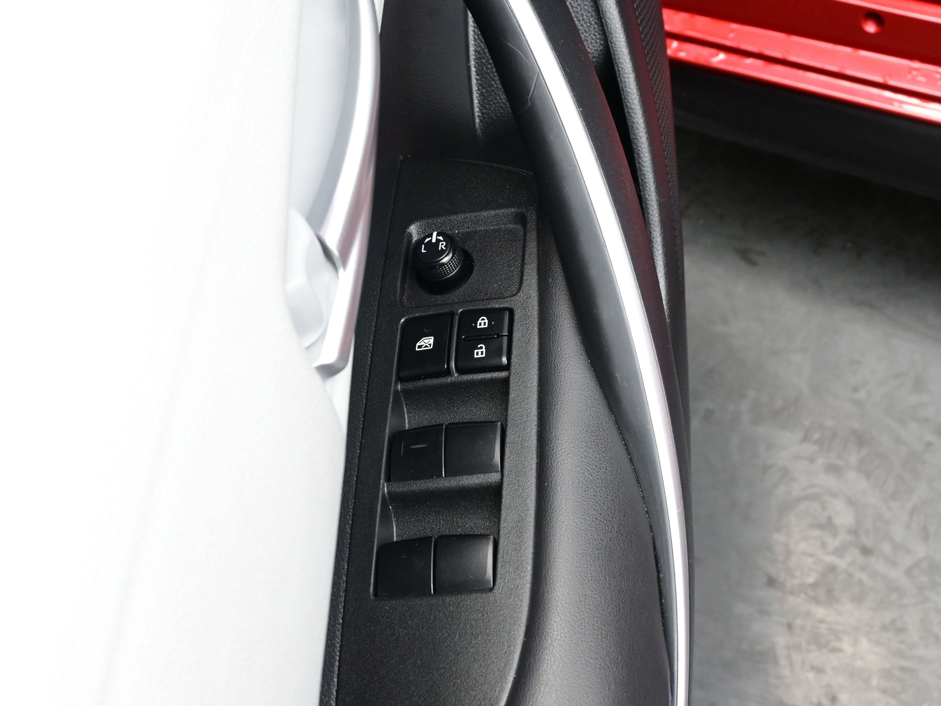 Used 2021 Toyota Corolla SE w/ Carpet Mat Package (TMS) image 10