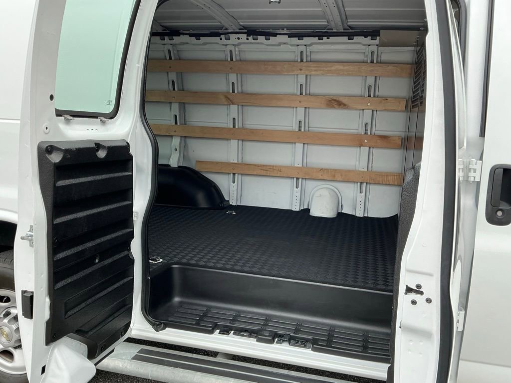 Used 2024 Chevrolet Express 2500 w/ Driver Convenience Package image 21