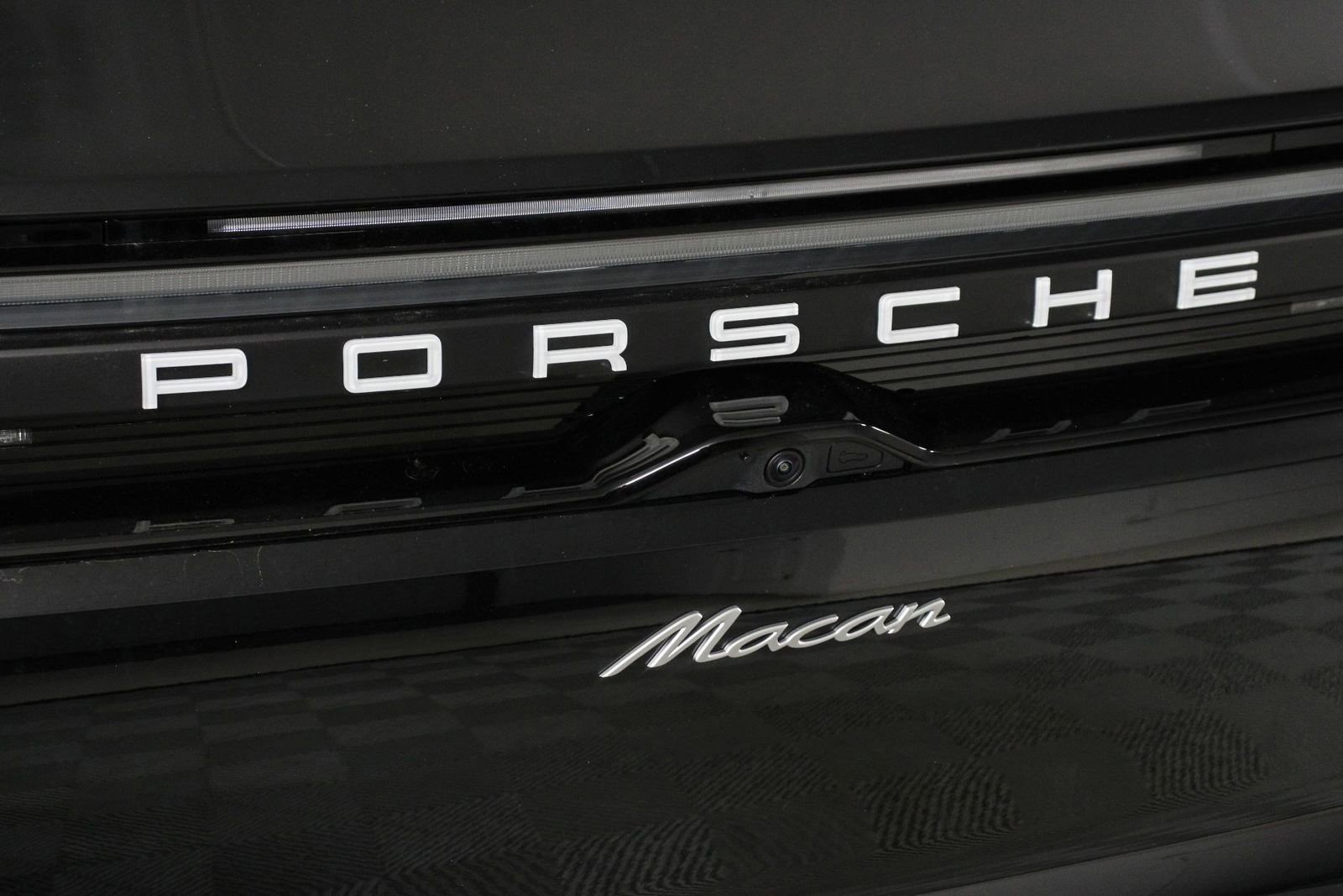 New 2026 Porsche Macan Electric RWD image 22