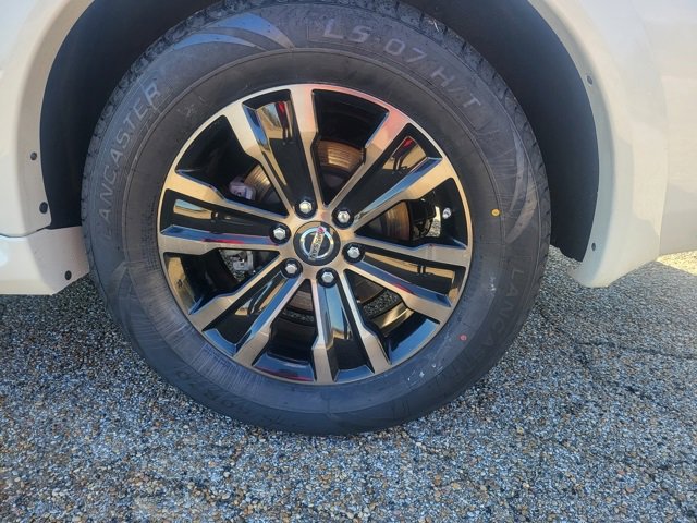 Used 2020 Nissan Armada Platinum w/ Captain's Chairs Package image 9