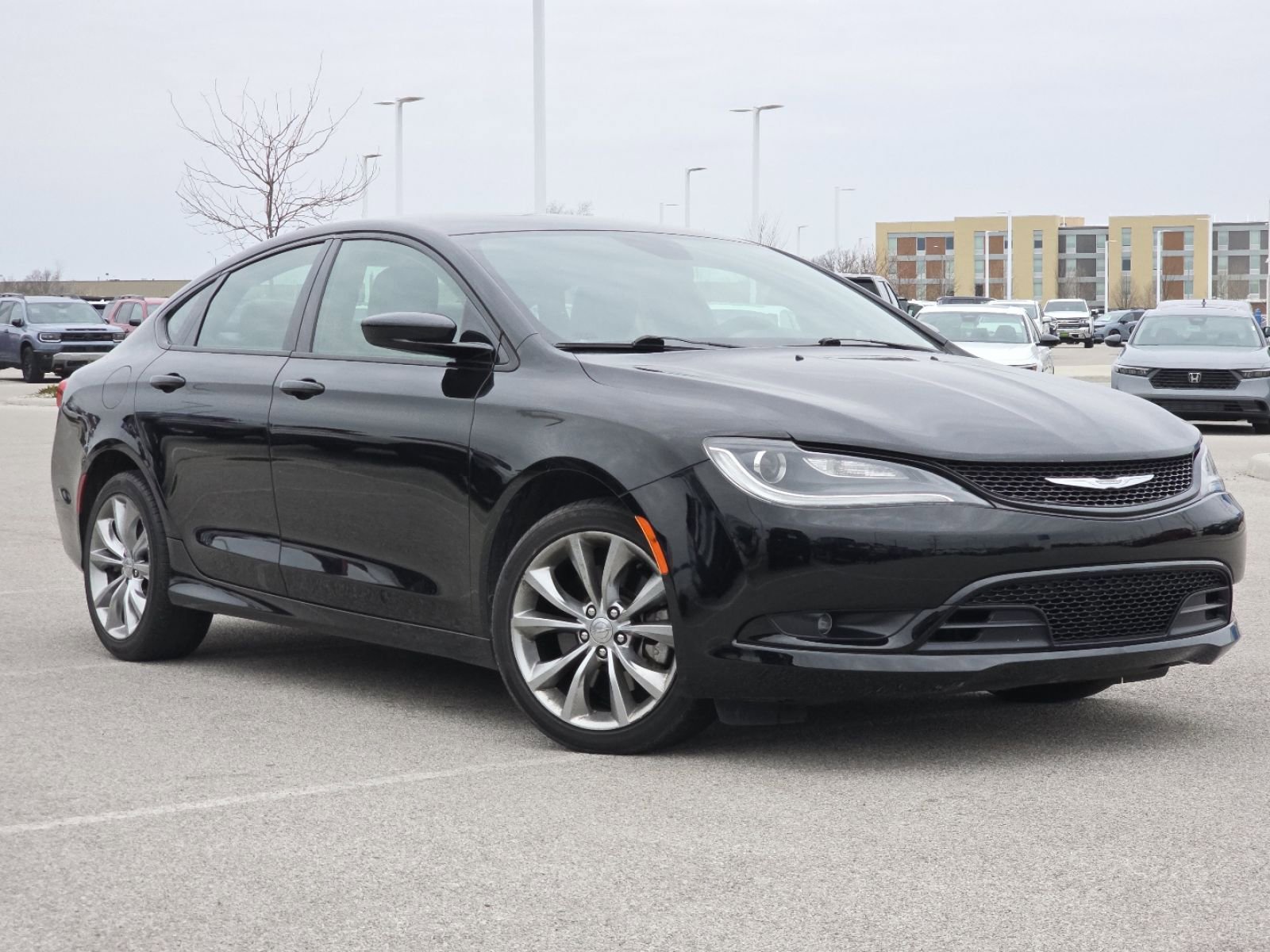 Used 2015 Chrysler 200 S w/ Navigation & Sound Group I image 2