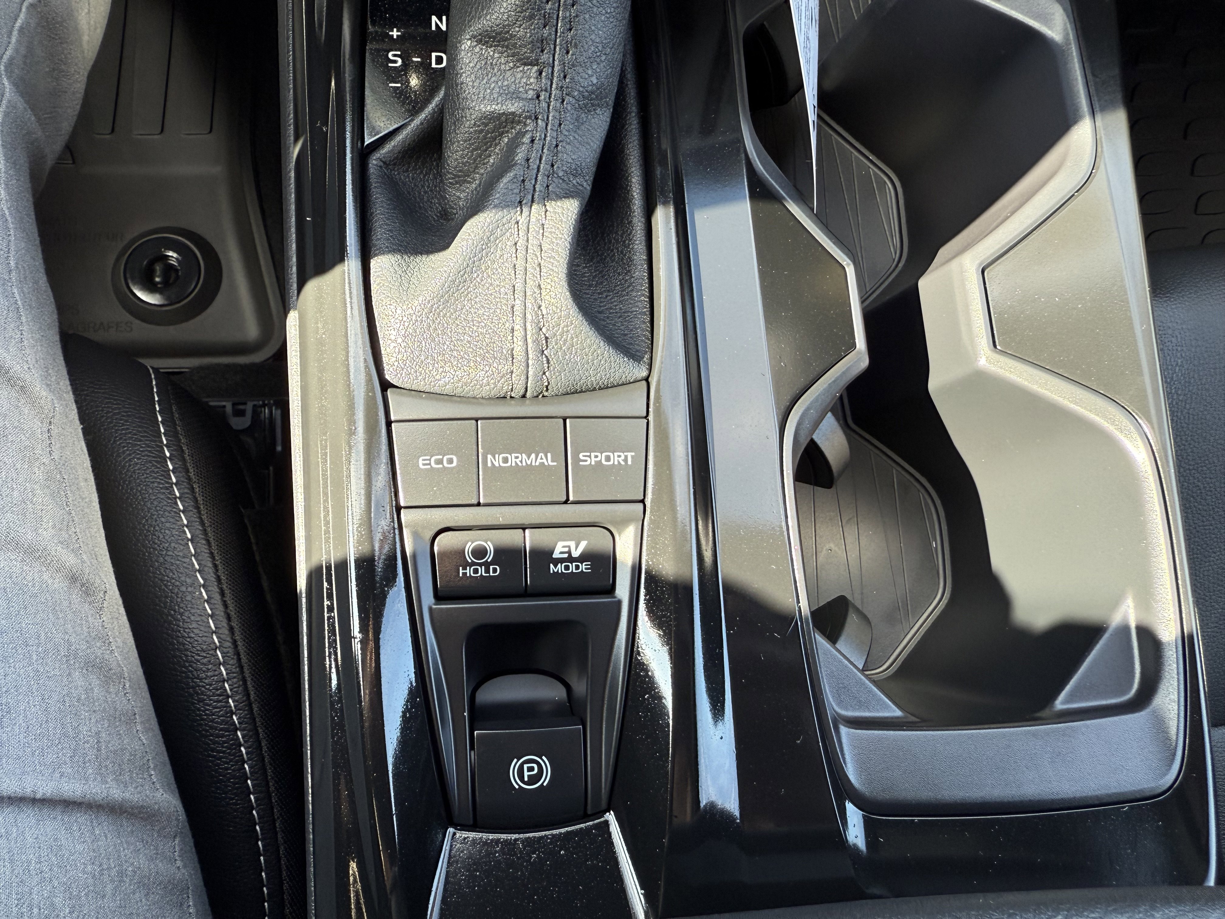 New 2026 Toyota Camry Hybrid FWD image 21