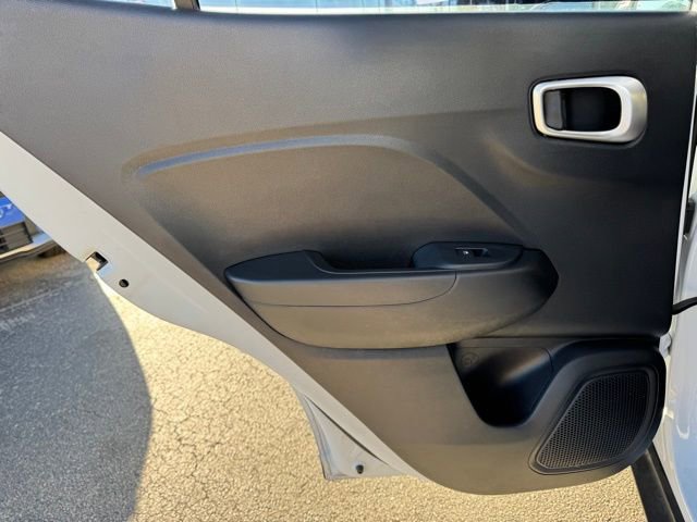 Used 2025 Hyundai Venue SE image 8