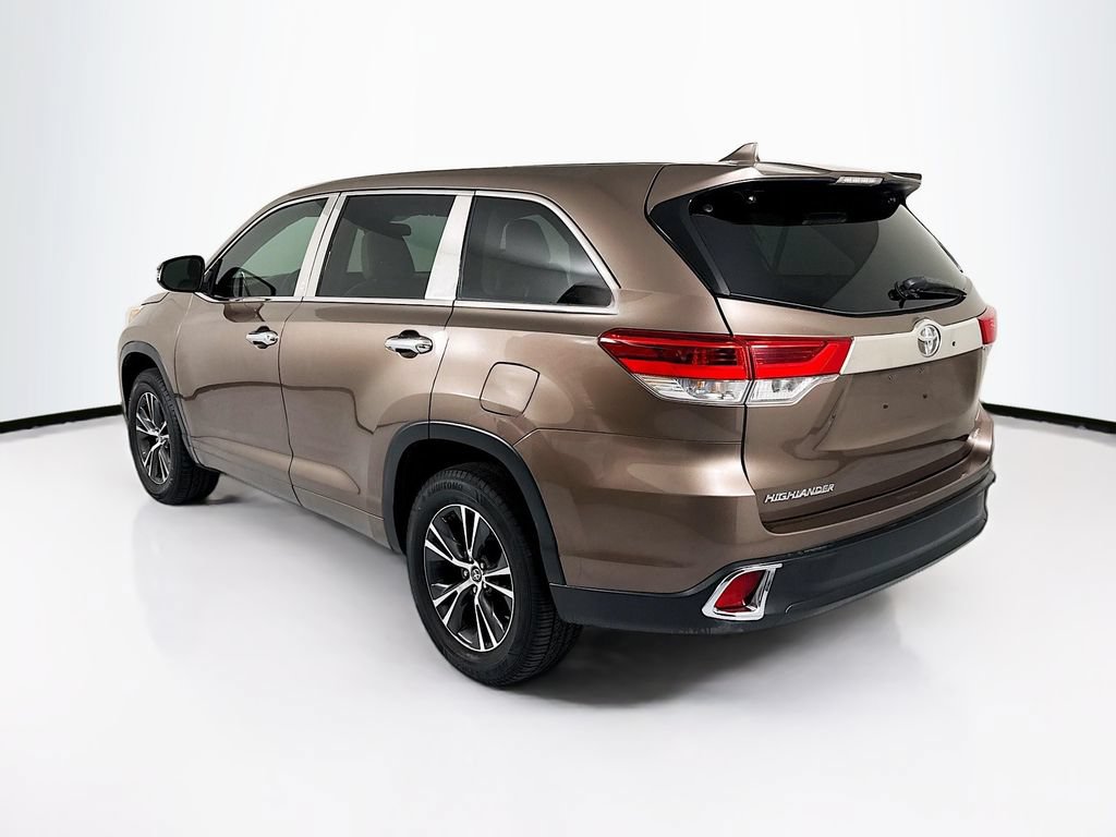 Used 2018 Toyota Highlander Plus FWD image 7