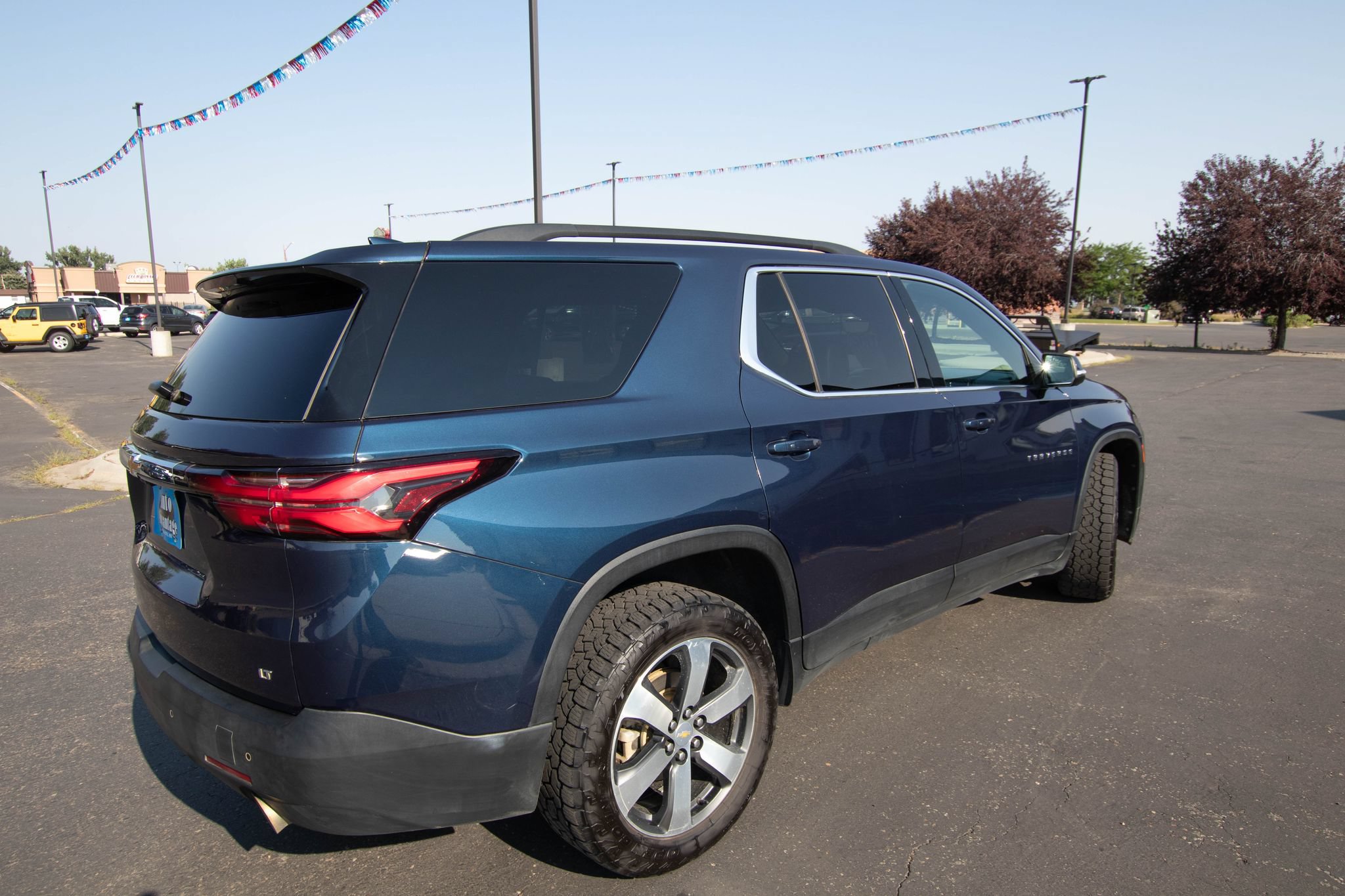 Used 2022 Chevrolet Traverse LT w/ LT Premium Package AWD/4WD image 7