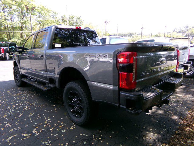 New 2026 Ford F250 Lariat w/ Black Appearance Package image 5