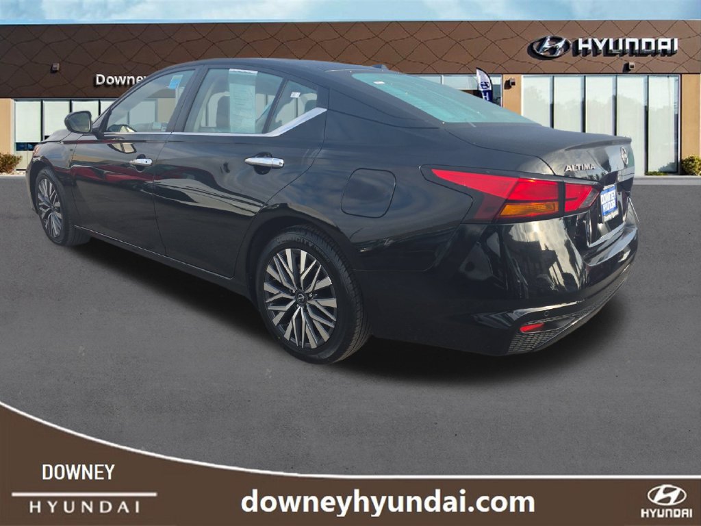 Used 2025 Nissan Altima 2.5 SV FWD image 3