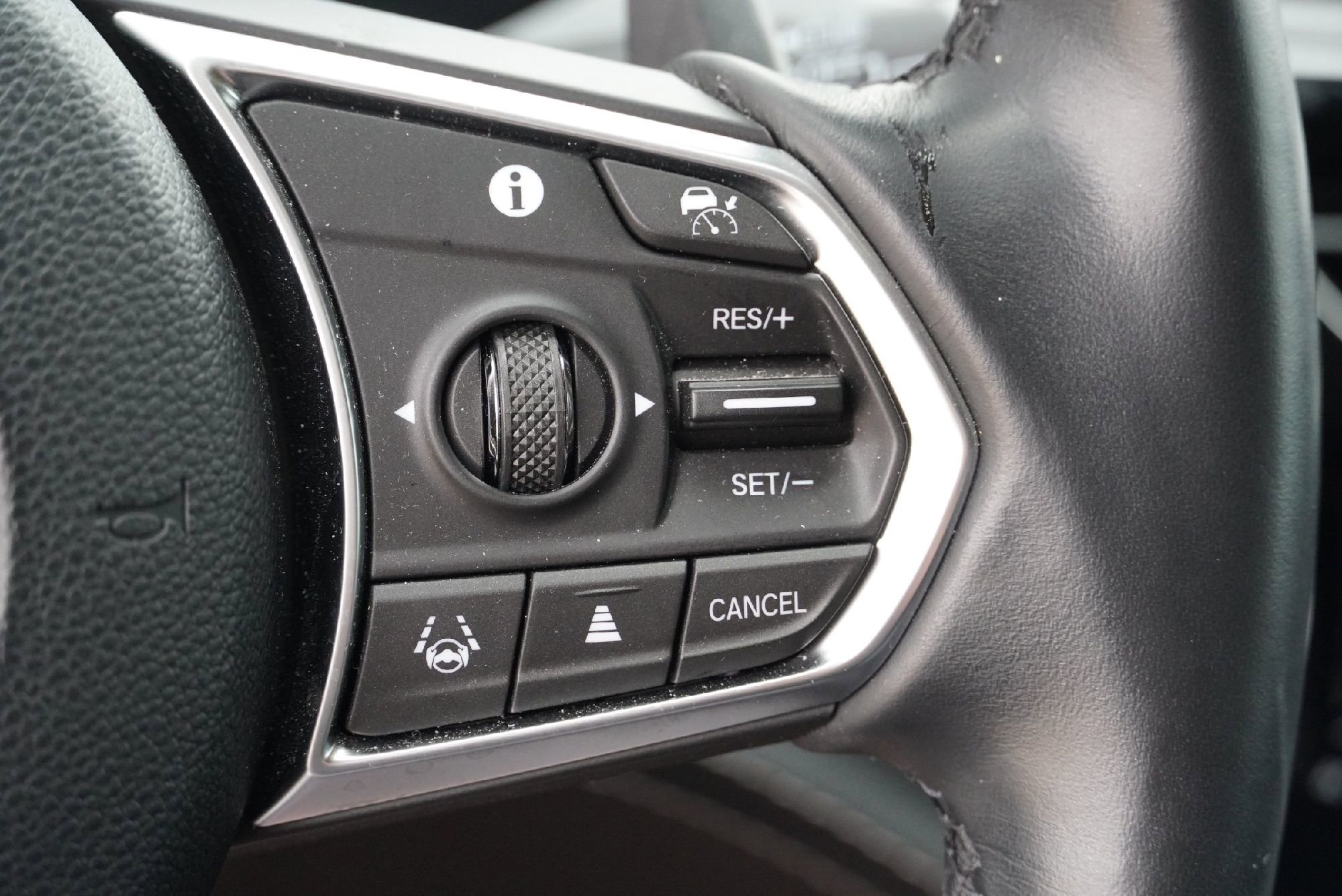 Used 2023 Acura MDX SH-AWD w/ Advance Package image 18