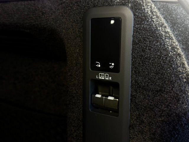 Used 2025 Land Rover Range Rover SE image 15