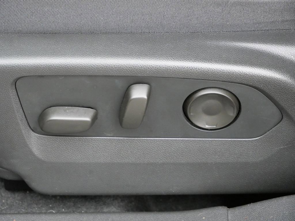 Used 2022 Buick Envision Essence w/ Sport Touring Package image 18