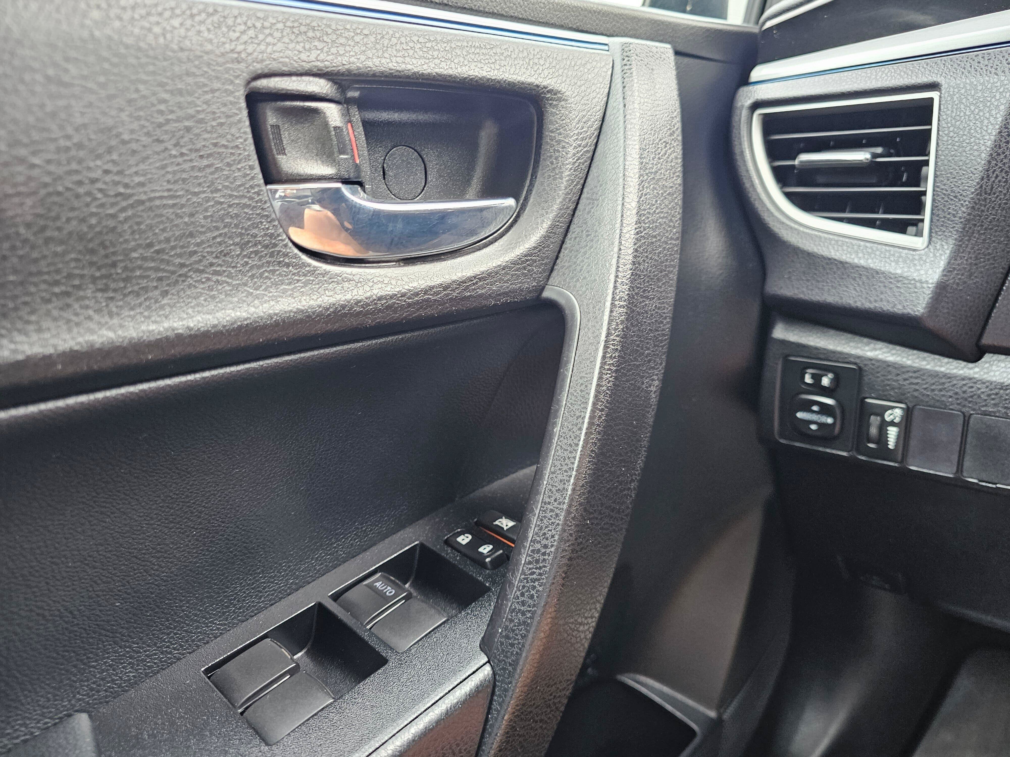 Used 2016 Toyota Corolla S FWD image 33