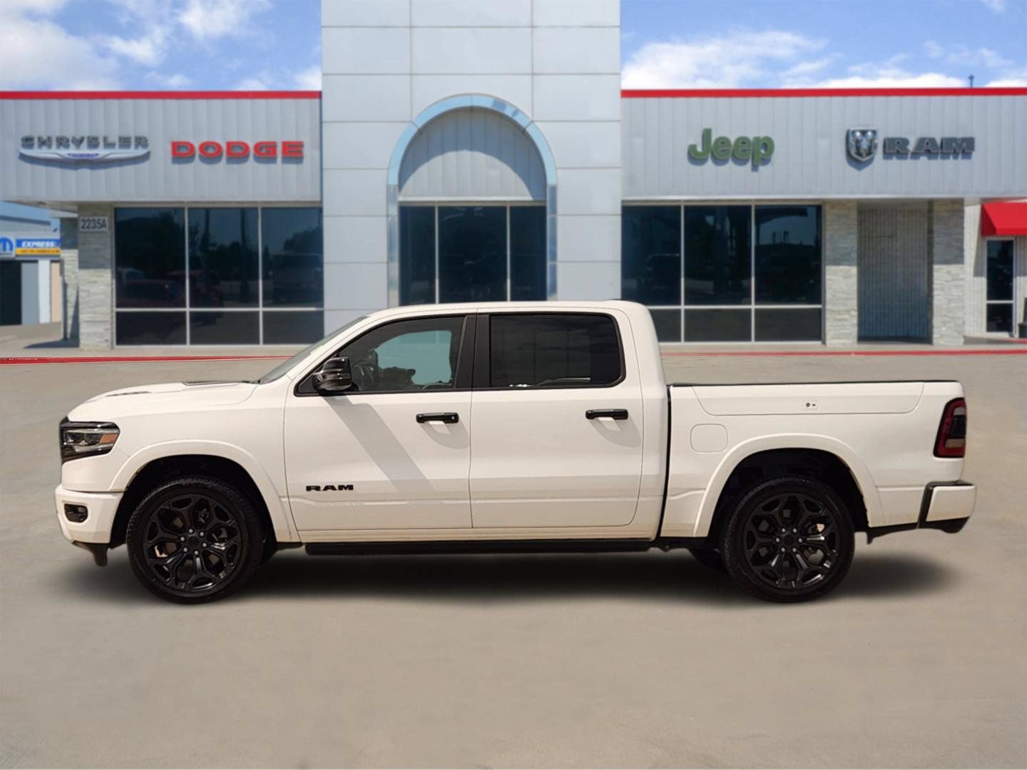 Used 2024 RAM 1500 Limited AWD/4WD image 3