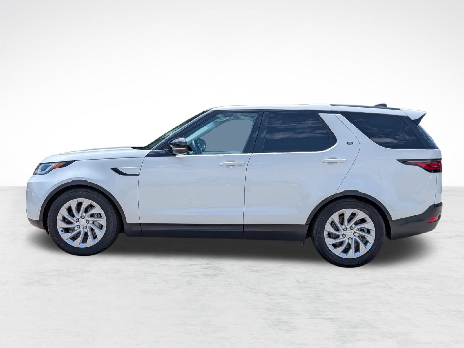 Used 2024 Land Rover Discovery S AWD/4WD image 2