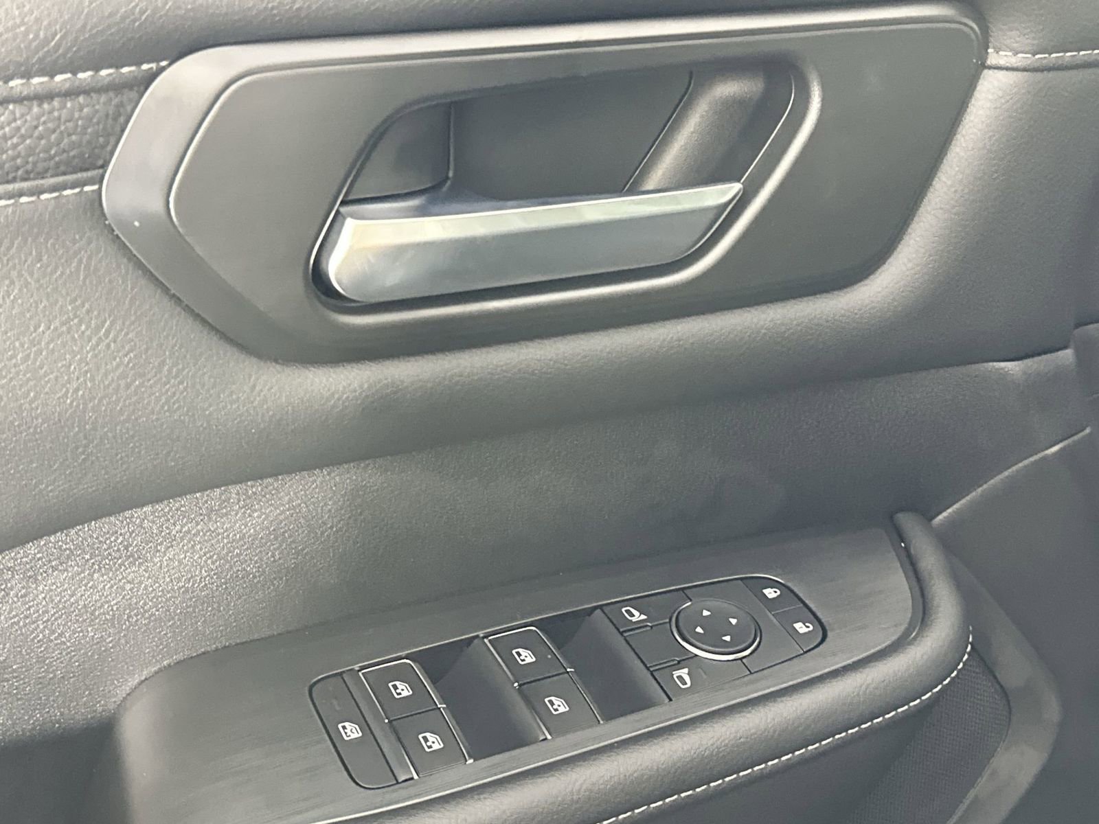 New 2026 Nissan Armada SV image 18