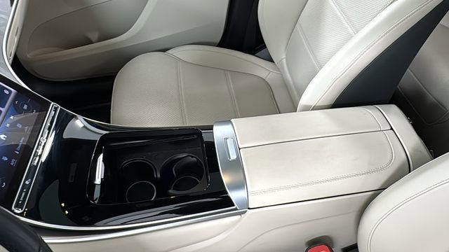 Used 2024 Mercedes-Benz GLC 300 4MATIC image 36