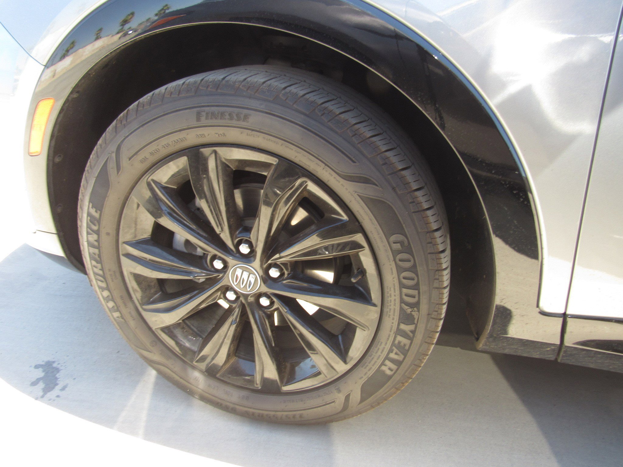 Used 2024 Buick Envista Sport Touring w/ Convenience I Package FWD image 5