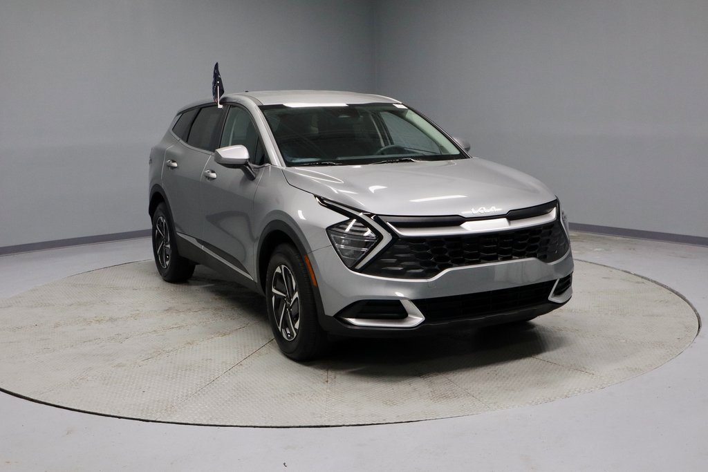 Used 2024 Kia Sportage LX image 1