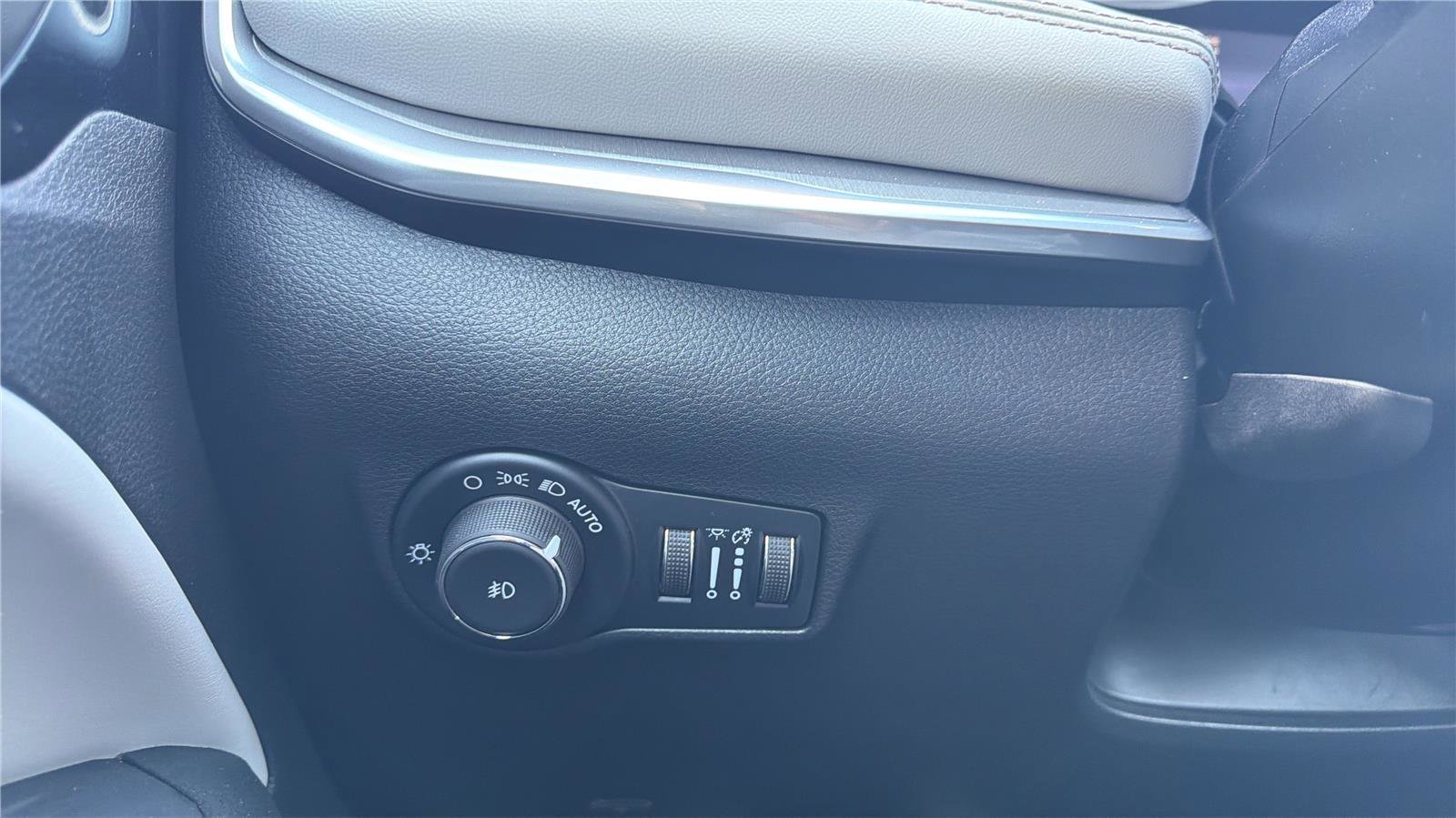 Used 2026 Jeep Compass Limited AWD/4WD image 14