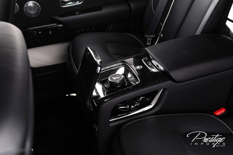 Used 2025 Rolls-Royce Cullinan image 49