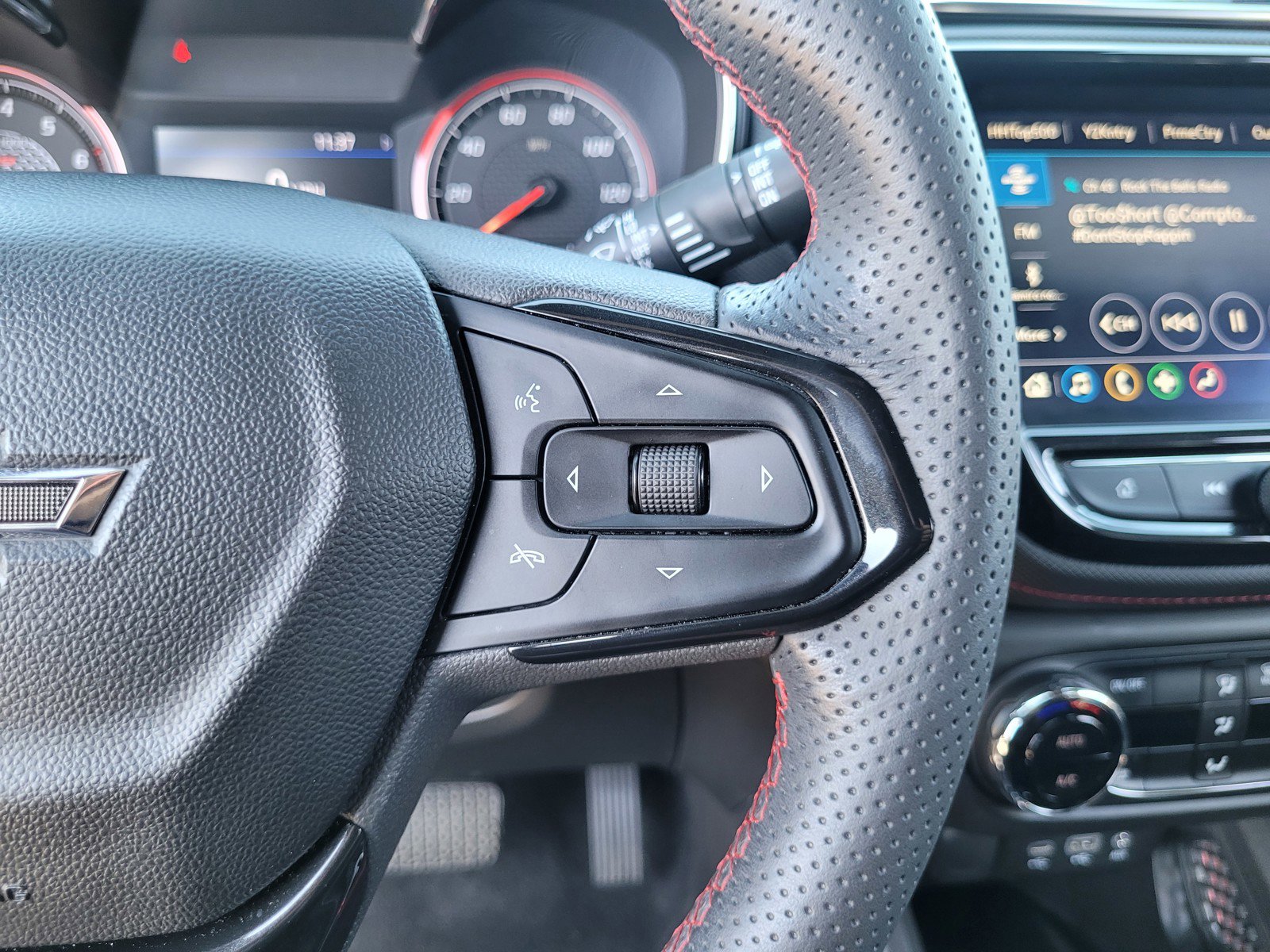 Used 2023 Chevrolet TrailBlazer RS w/ Sun and Liftgate Package image 23