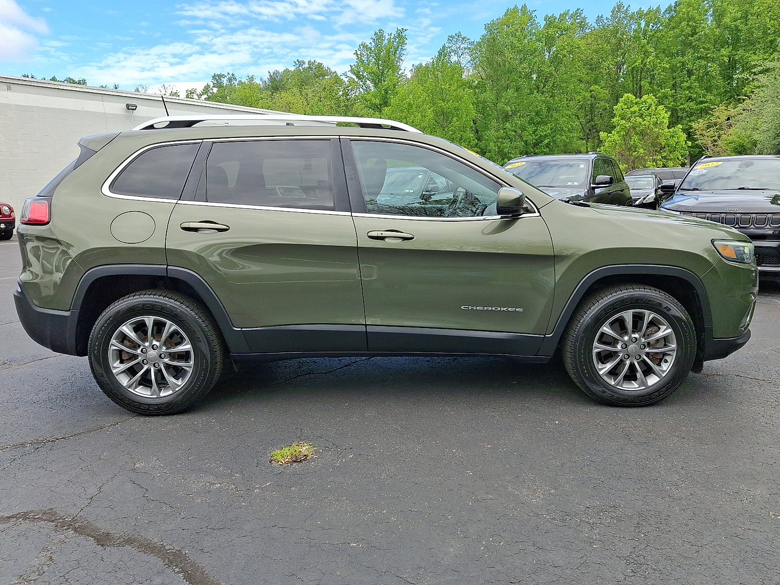 Certified 2019 Jeep Cherokee Latitude Plus AWD/4WD image 7