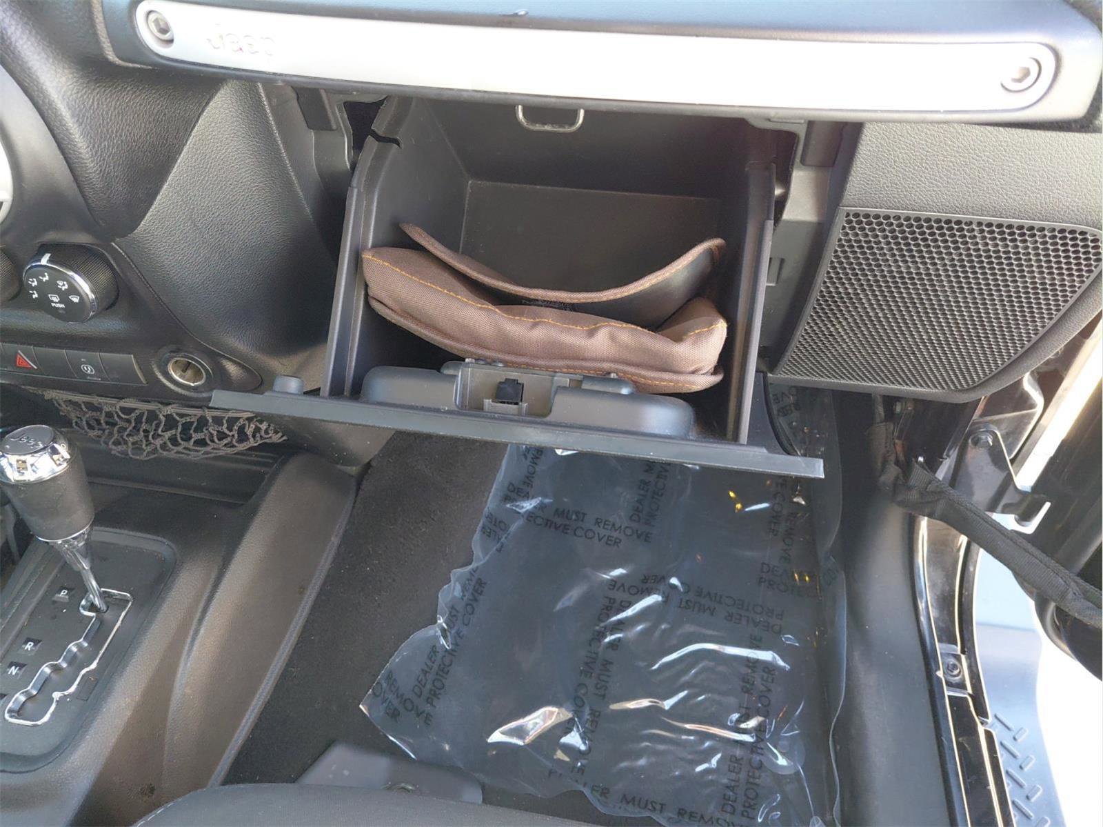 Used 2018 Jeep Wrangler Unlimited Sahara image 34