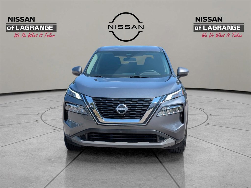 Used 2022 Nissan Rogue SV image 2